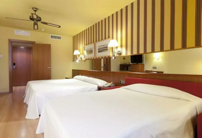 اتاق استاندارد سه نفره, Ilunion Les Corts Spa