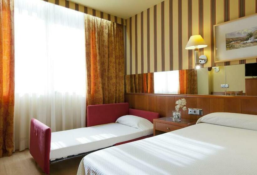 اتاق استاندارد سه نفره, Ilunion Les Corts Spa