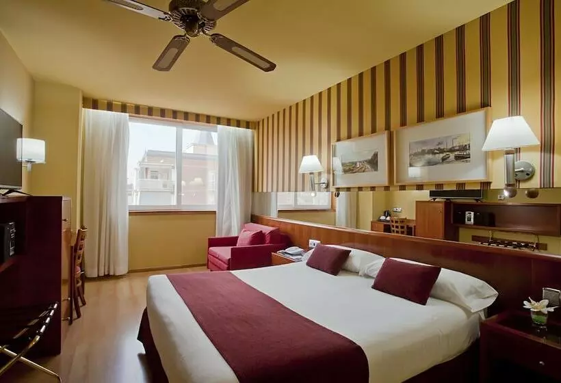 اتاق استاندارد سه نفره, Ilunion Les Corts Spa