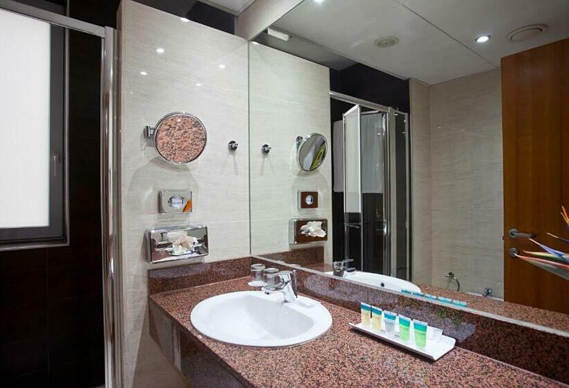Семейный Номер, Ilunion Les Corts Spa