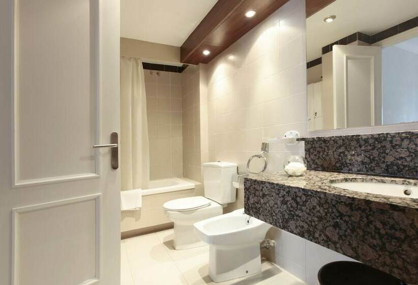 标准三人间, Prestige Mar Y Sol