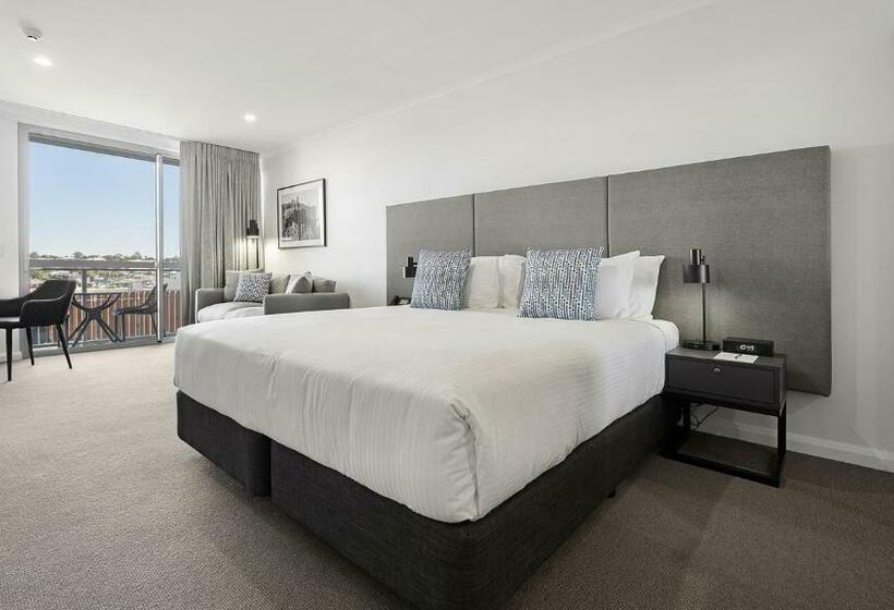 Номер Стандарт, Oaks Toowoomba