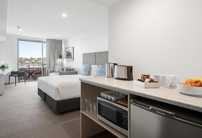 Номер Стандарт, Oaks Toowoomba