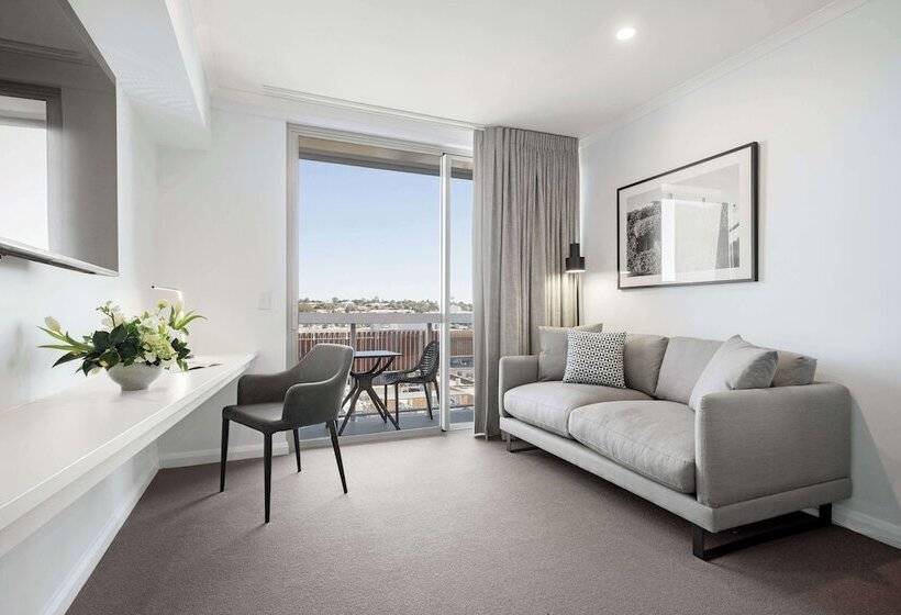 Номер Стандарт, Oaks Toowoomba