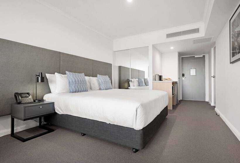 Номер Стандарт, Oaks Toowoomba