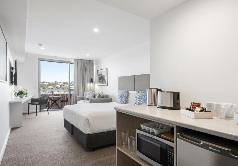 Номер Стандарт, Oaks Toowoomba