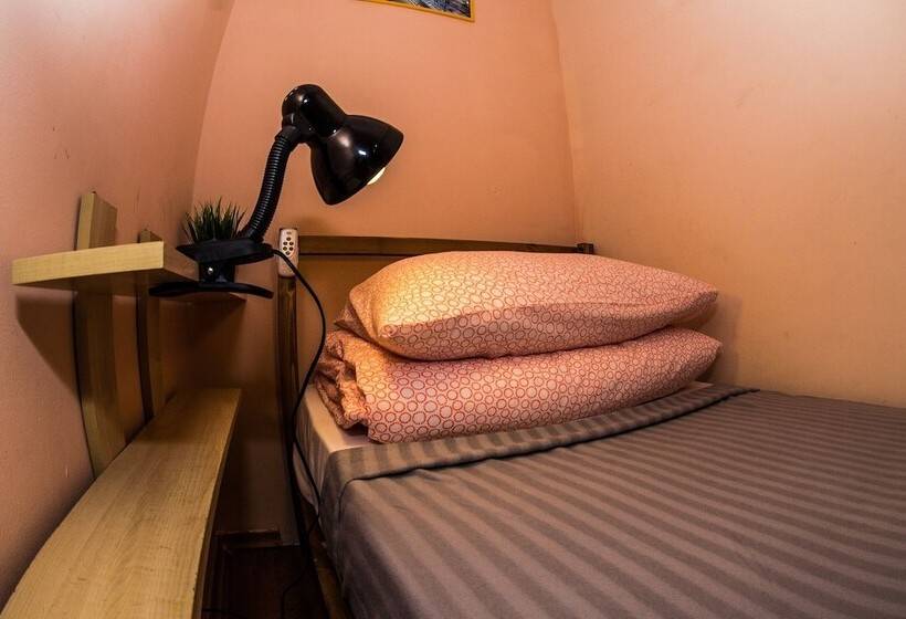 اتاق اکونومی یک تخته, Hostel My World