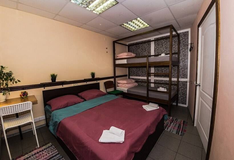 Семейный Номер, Hostel My World
