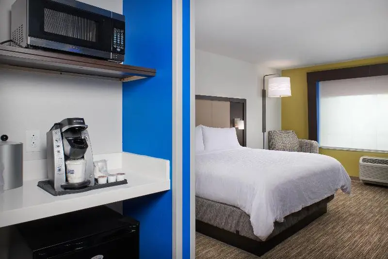 身障者適用キングサイズベッドルーム, Holiday Inn Express Lockport, An Ihg