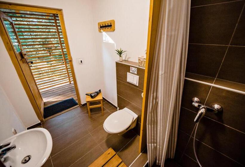 چادر با خدمات رفاهی استاندارد, Glamping Forest Edge