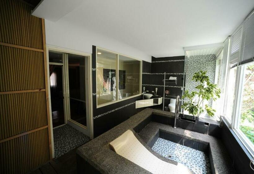 اتاق کلاسیک چهارنفره, Golden Motel