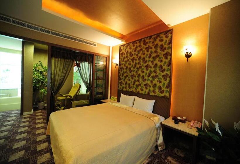 اتاق کلاسیک چهارنفره, Golden Motel