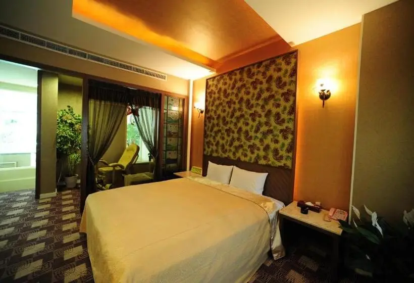 اتاق کلاسیک چهارنفره, Golden Motel