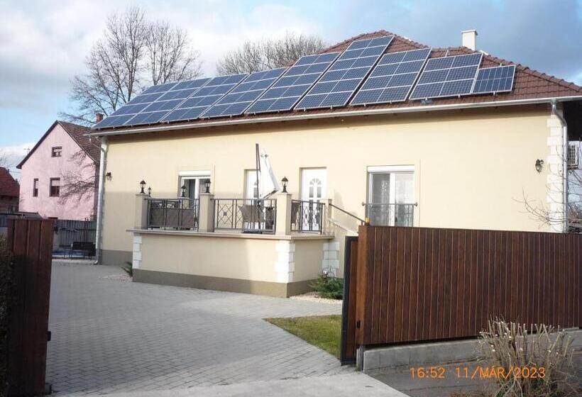 غرفة عائلية, Bokor Vendégház