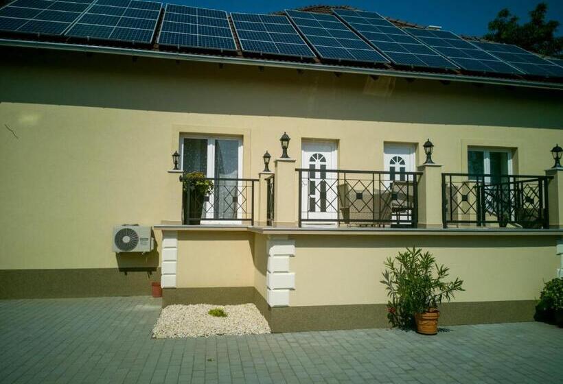 غرفة عائلية, Bokor Vendégház