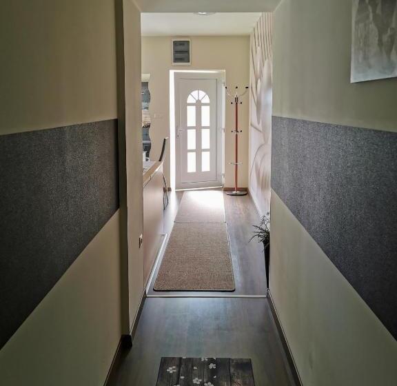 غرفة عائلية, Bokor Vendégház