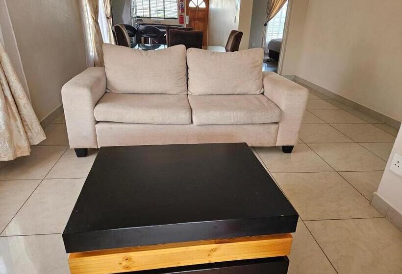 דירת שני חדרים, Booth Suite Hotel Mafikeng