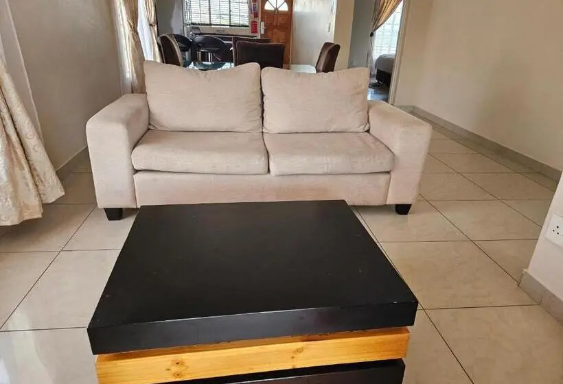 ２ベッドルームアパートメント, Booth Suite Hotel Mafikeng