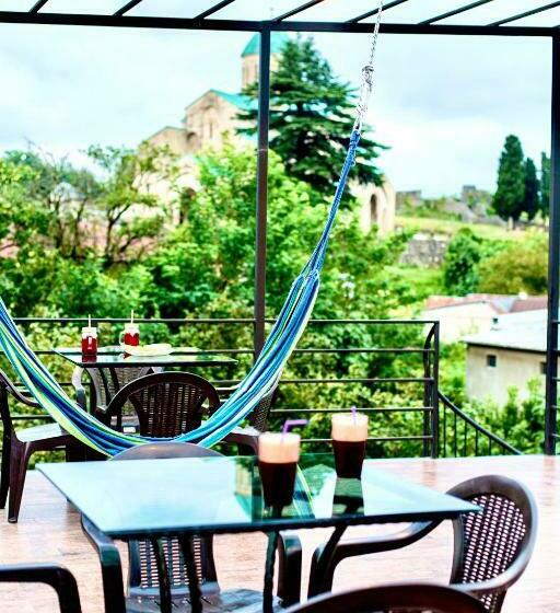 اتاق استاندارد با چشم‌انداز باغ, History