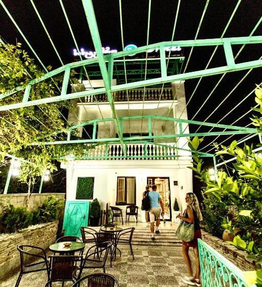 اتاق استاندارد چهار تخته, History