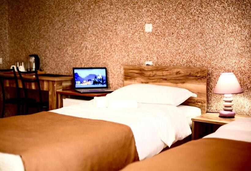 اتاق استاندارد چهار تخته, History