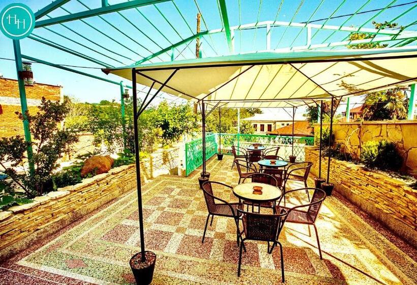 اتاق استاندارد چهار تخته, History