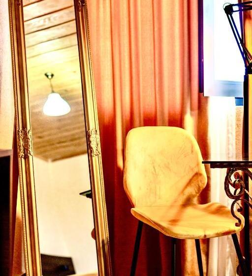 اتاق استاندارد با تراس, History