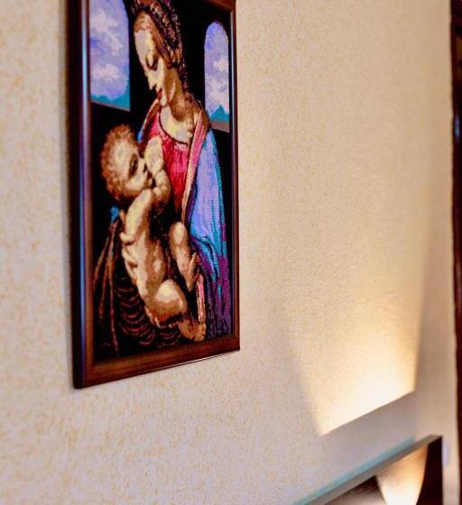 اتاق استاندارد با تراس, History