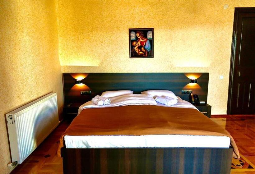 اتاق استاندارد با تراس, History