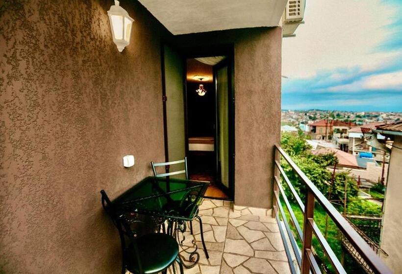 اتاق خانوادگی, History