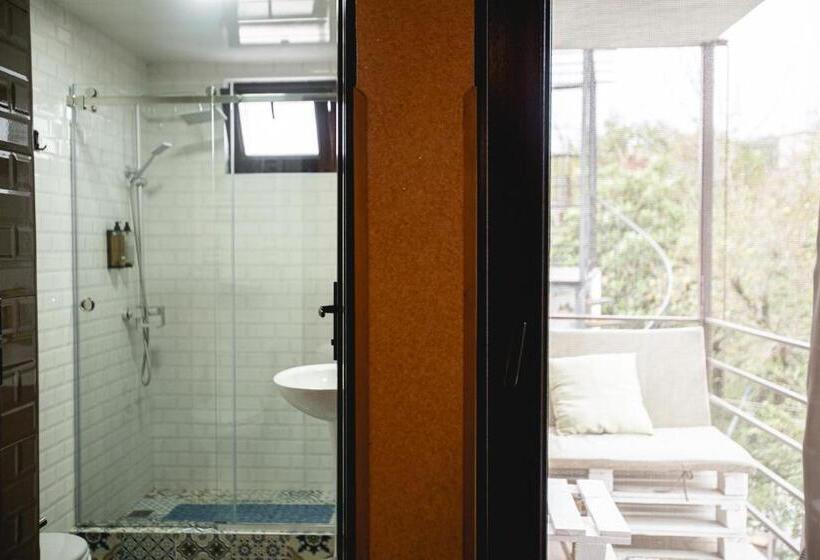 اتاق خانوادگی, History