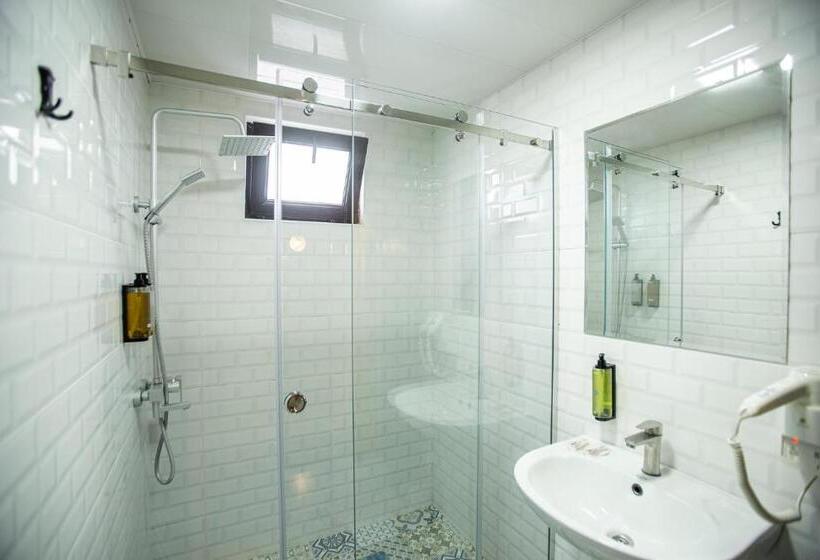 اتاق خانوادگی, History