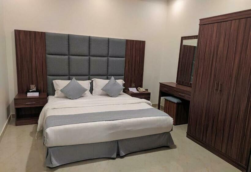 חדר אקונומי, La Perla