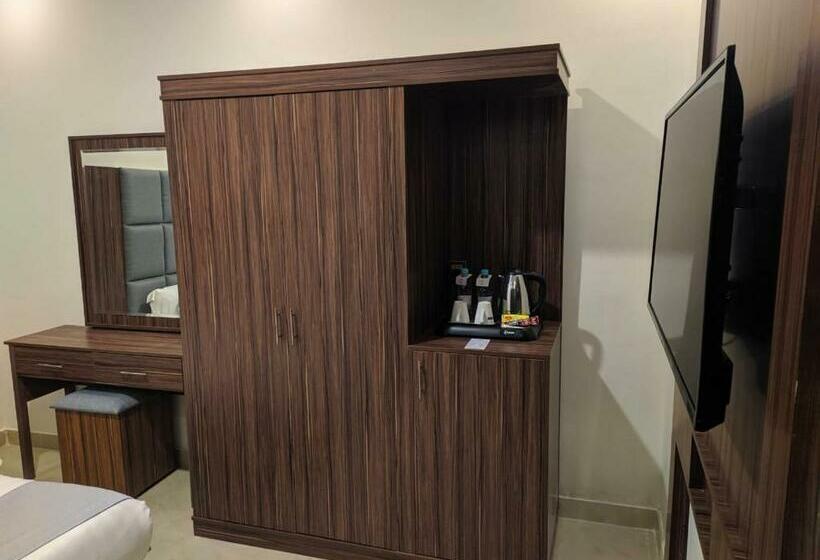 חדר אקונומי, La Perla