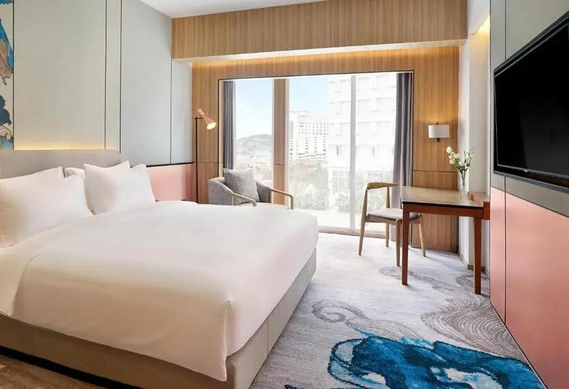 キングサイズベッドのスーペリアルーム, Mercure Samarinda
