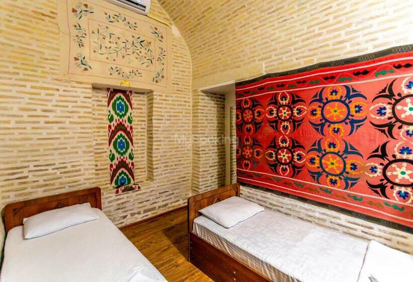 חדר סטנדרט יחיד, Okhun Madrasah15th 16th Century