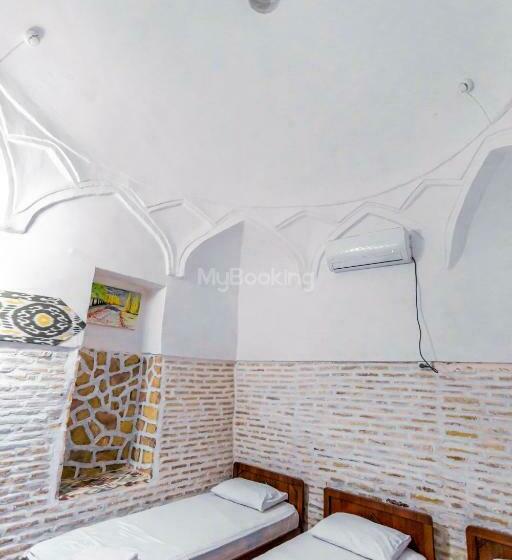 חדר סטנדרט יחיד, Okhun Madrasah15th 16th Century