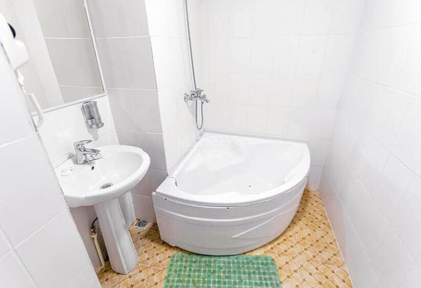 חדר סטנדרט יחיד, Okhun Madrasah15th 16th Century