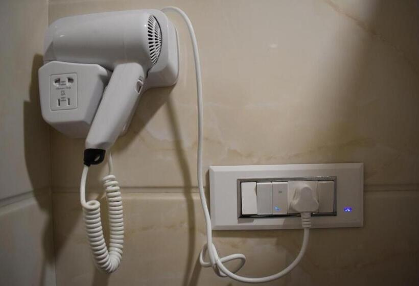 غرفة ديلوكس, The Grand Hotel, Muzaffarpur