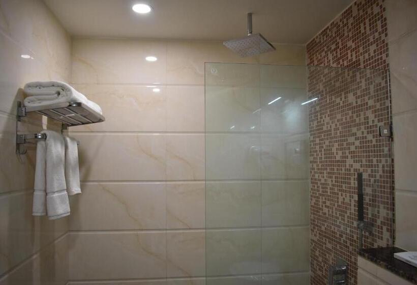 جناح ديلوكس, The Grand Hotel, Muzaffarpur