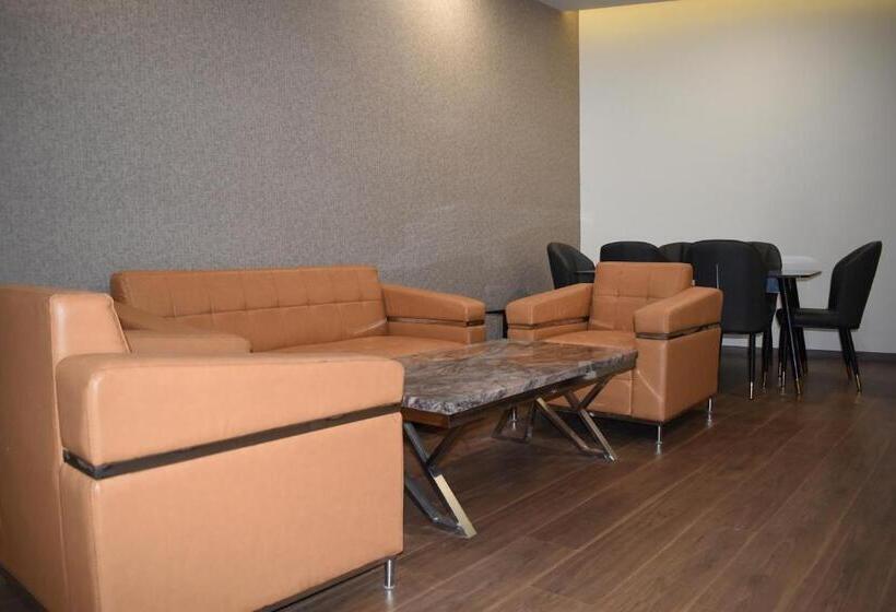 جناح ديلوكس, The Grand Hotel, Muzaffarpur