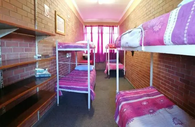 Perhehuone, Dirkie Uys Backpackers