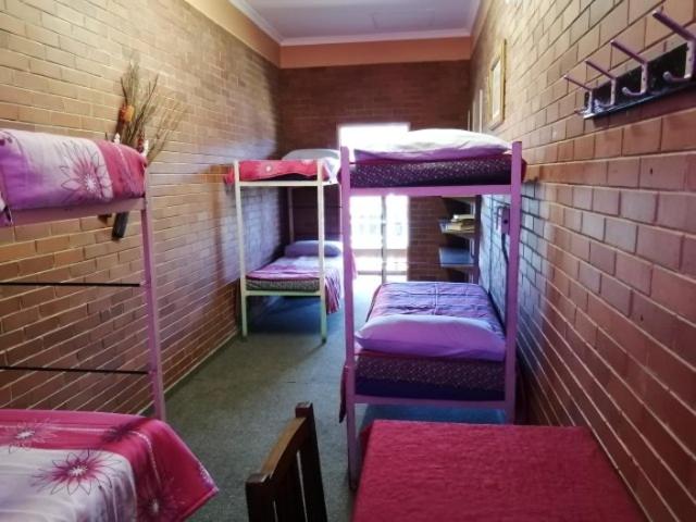 ファミリールーム, Dirkie Uys Backpackers