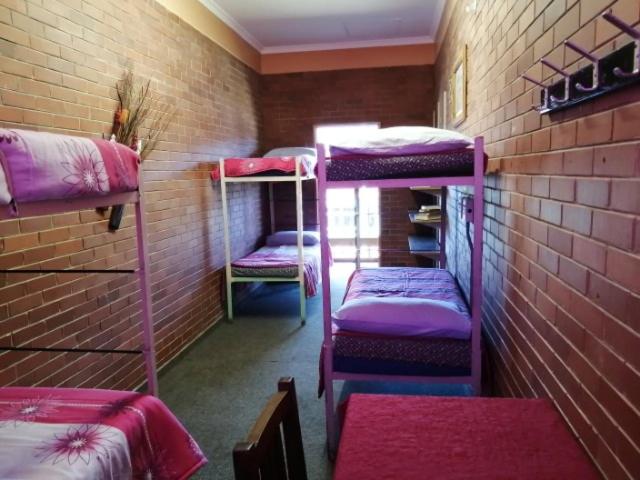 ファミリールーム, Dirkie Uys Backpackers