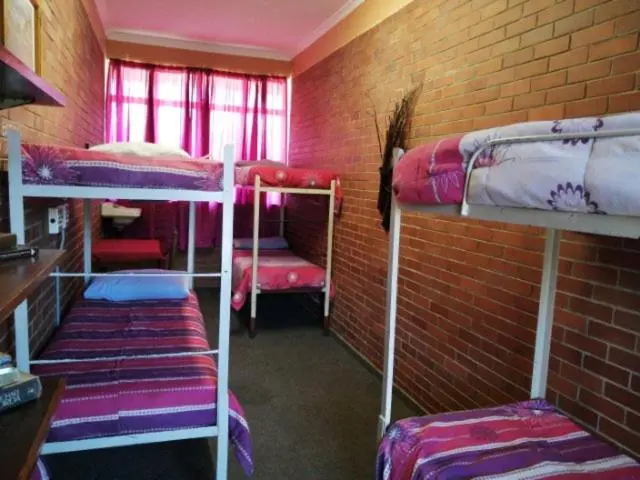 Perhehuone, Dirkie Uys Backpackers