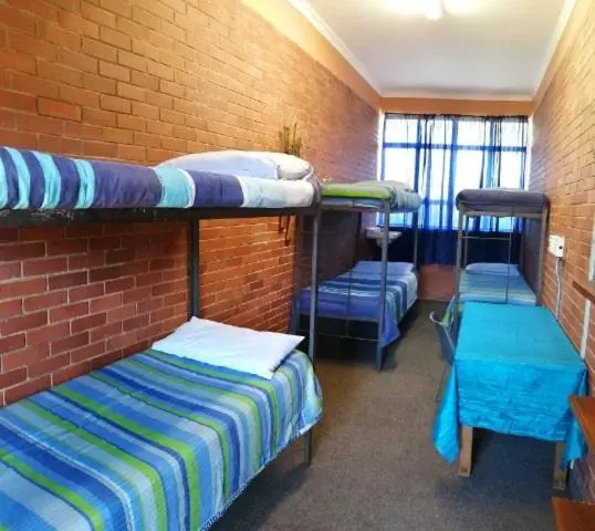 Perhehuone, Dirkie Uys Backpackers