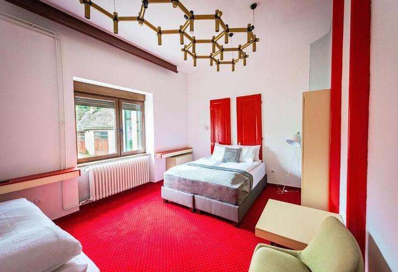 اتاق لوکس سه تخته, Pb Urban Garden Stay With Secured Parking