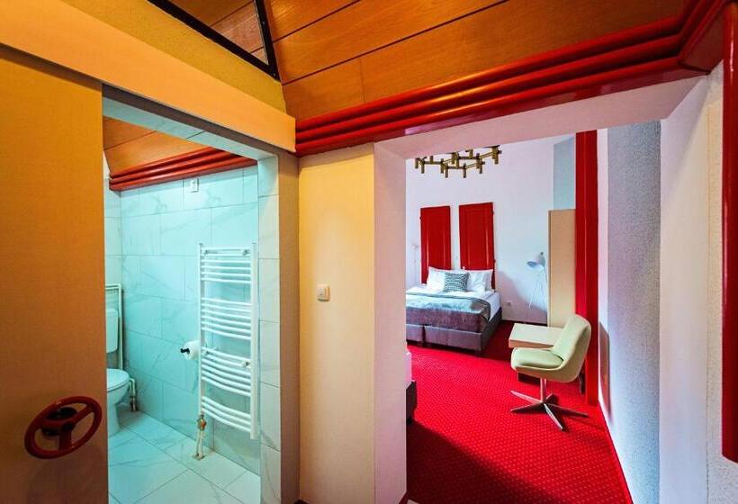 اتاق لوکس سه تخته, Pb Urban Garden Stay With Secured Parking