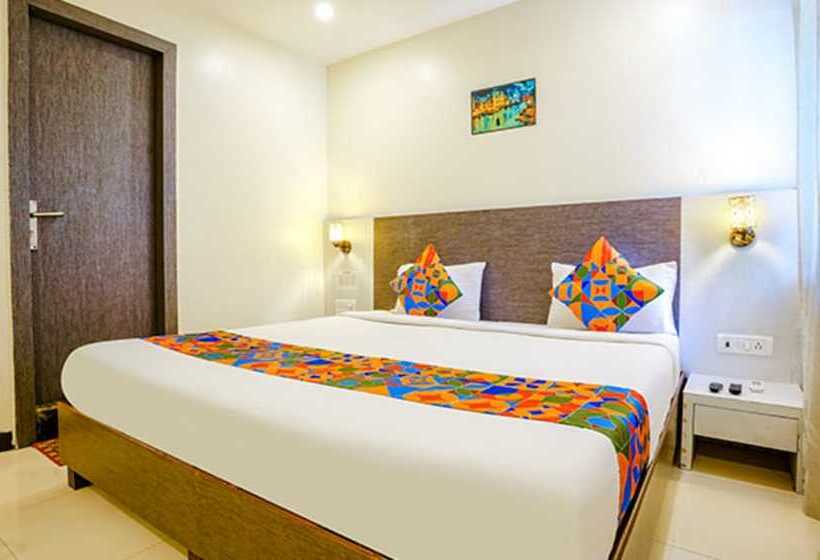 חדר דלוקס, Fabexpress Baramati Stays