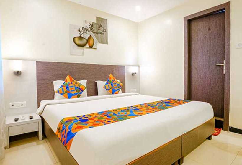 חדר דלוקס, Fabexpress Baramati Stays